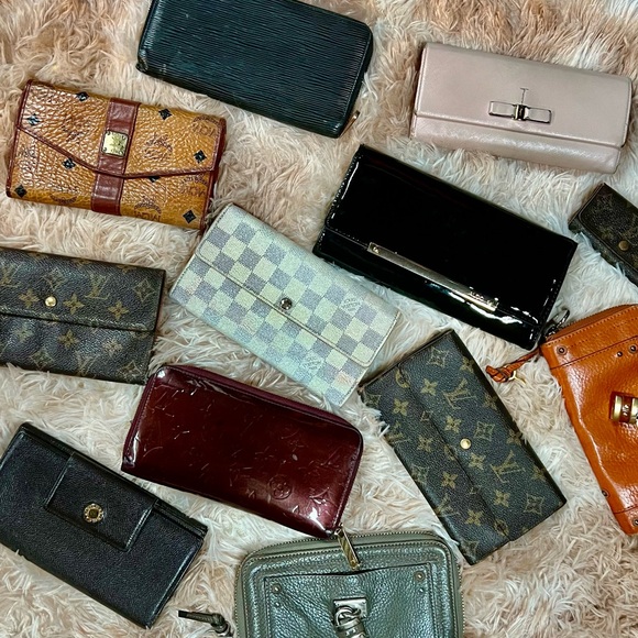 PRICE DROP ⬇️ PREOWNED AUTHENTIC LUXURY 🔱 - Picture 6 of 11